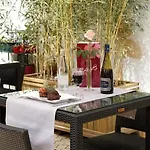 Отель Restaurant Le Lion D'or Gemozac