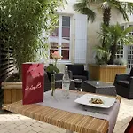 Restaurant Le Lion D'or Отель Gemozac