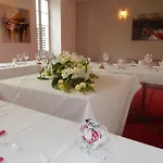 Отель Restaurant Le Lion D'or Gemozac
