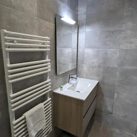 ホテル オテル レストラン ル リオン ドール Gémozac