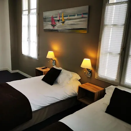 ホテル オテル レストラン ル リオン ドール Gémozac