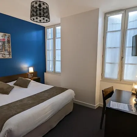 ホテル オテル レストラン ル リオン ドール