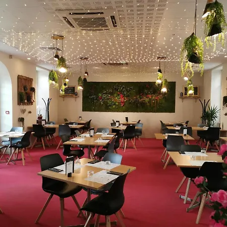 オテル レストラン ル リオン ドール Gémozac