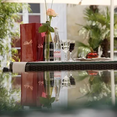 Restaurant Le Lion D'or מלון