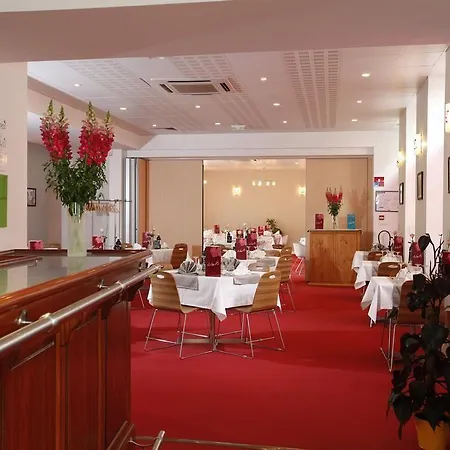 オテル レストラン ル リオン ドール 2*