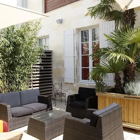 オテル レストラン ル リオン ドール 2* Gémozac