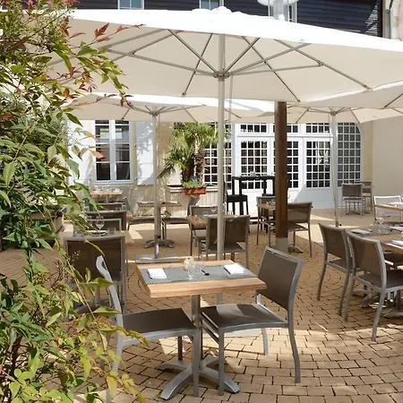 ホテル オテル レストラン ル リオン ドール Gémozac