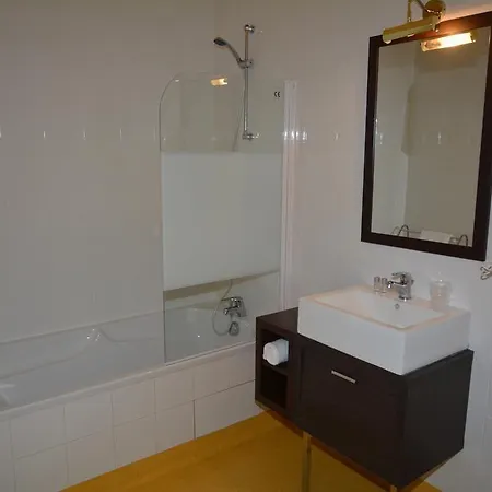 オテル レストラン ル リオン ドール ホテル Gémozac