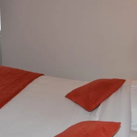 オテル レストラン ル リオン ドール Gémozac