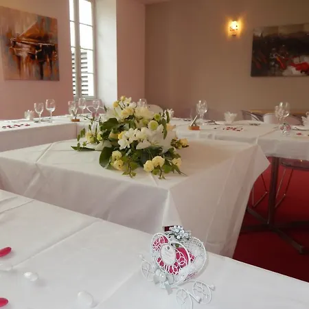 מלון Restaurant Le Lion D'or Gémozac